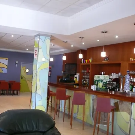 Aloha Hotel 2*