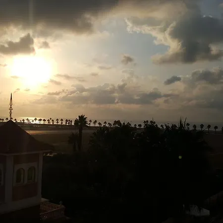 Aloha מלון 2*