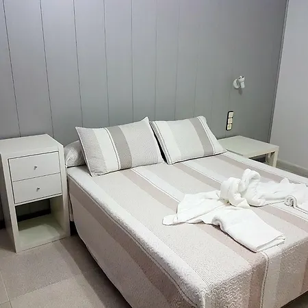 Aloha Hotel 2*