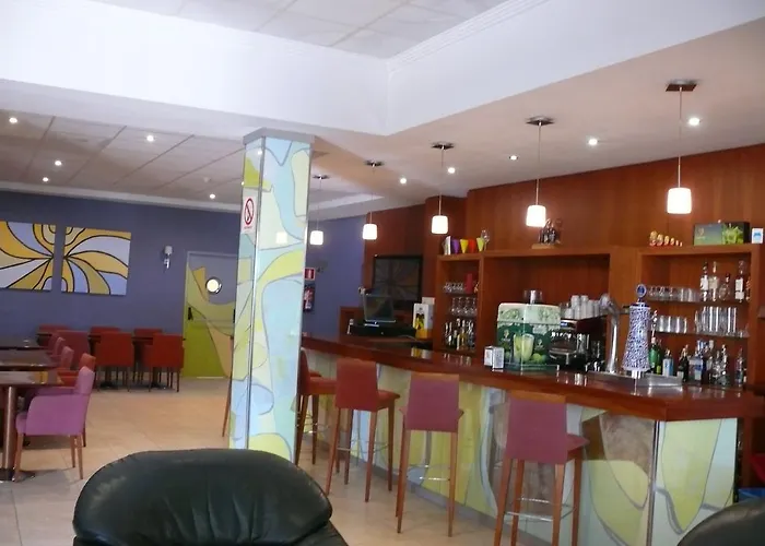 Aloha Hotel 2*